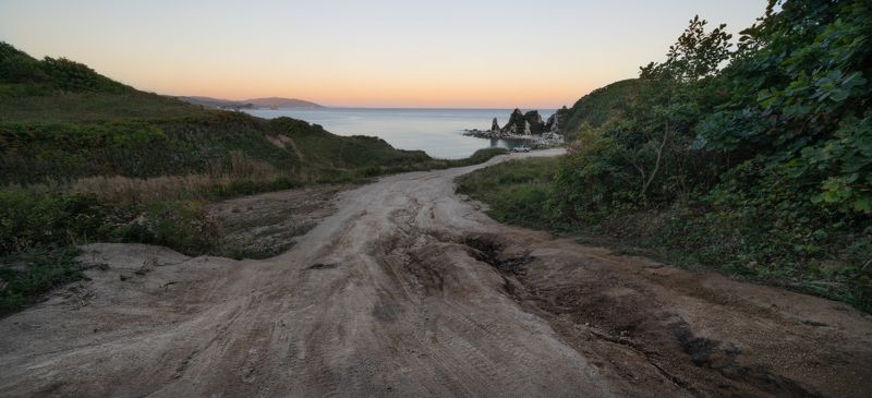 Россия, Приморский край, Приморье, Японское море, бухта Ежовая Спуск в бухту Ежовая фото превью