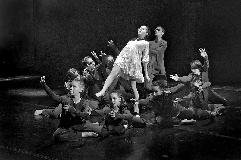 девочка, танец, чб, апатиты Девочка и море. 2024photo preview