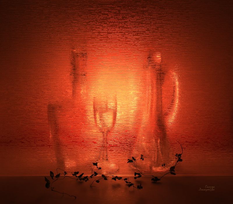 графин, рюмка, стекло, ветка, контровой свет Вечерело...photo preview