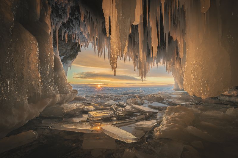 байкал, 2024, зима, лед, закат, грот Вид на закат из грота. Байкалphoto preview