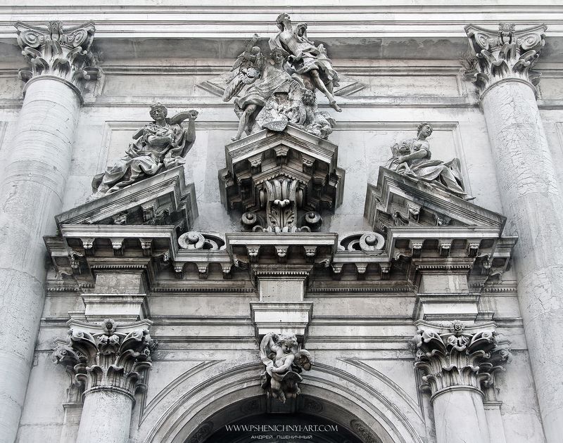 венеция, италия, архитектура, скульптура, церковь, фасад, фронтон, история, культура, сан-стае Фронтон Сан-Стаеphoto preview