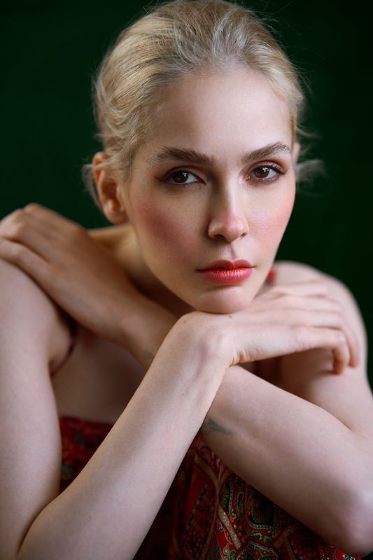 #portrait #Fineart#studioshot #dramaticportrait  Untitled photo preview