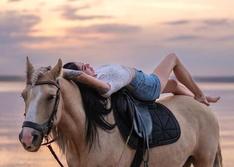 девушка, девушка на лошади, закат, девушка на закате Релаксphoto preview