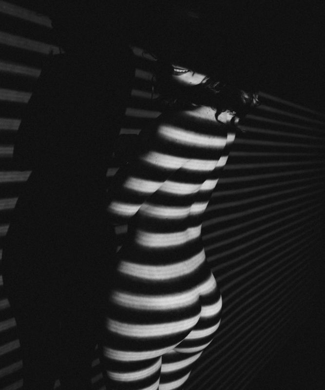 Ню Чеширская кошкаphoto preview