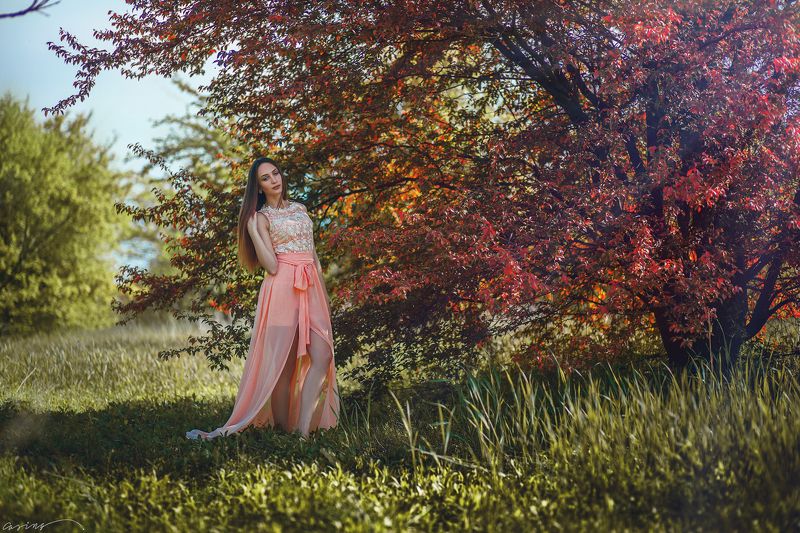 girl В садуphoto preview