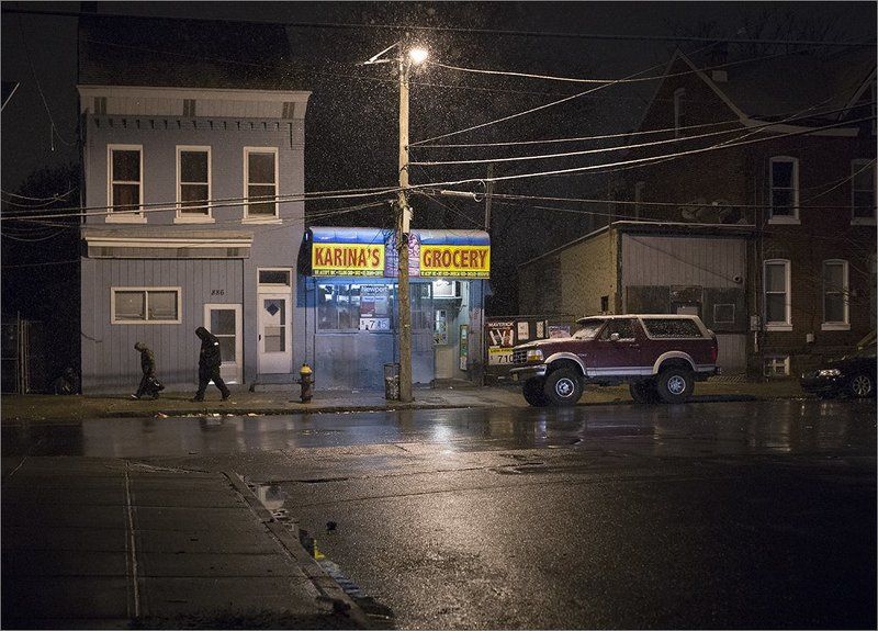 Магазин под фонаремphoto preview