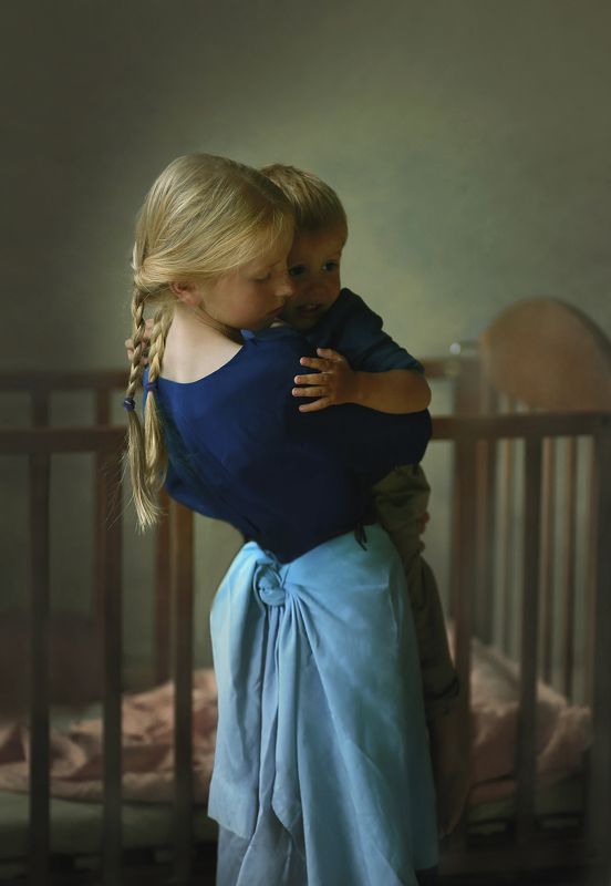 девочка, дочка, сестра, брат, фотография, художественный портрет, жанр, свет, цвет, дети, истории из детства Истории из детства. Сестраphoto preview