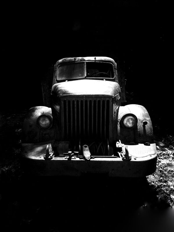 грузовик, тьма, прошлое Он приедетphoto preview