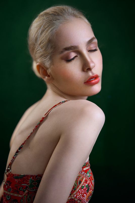 #portrait #Fineart#studioshot #dramaticportrait  Untitled photo preview