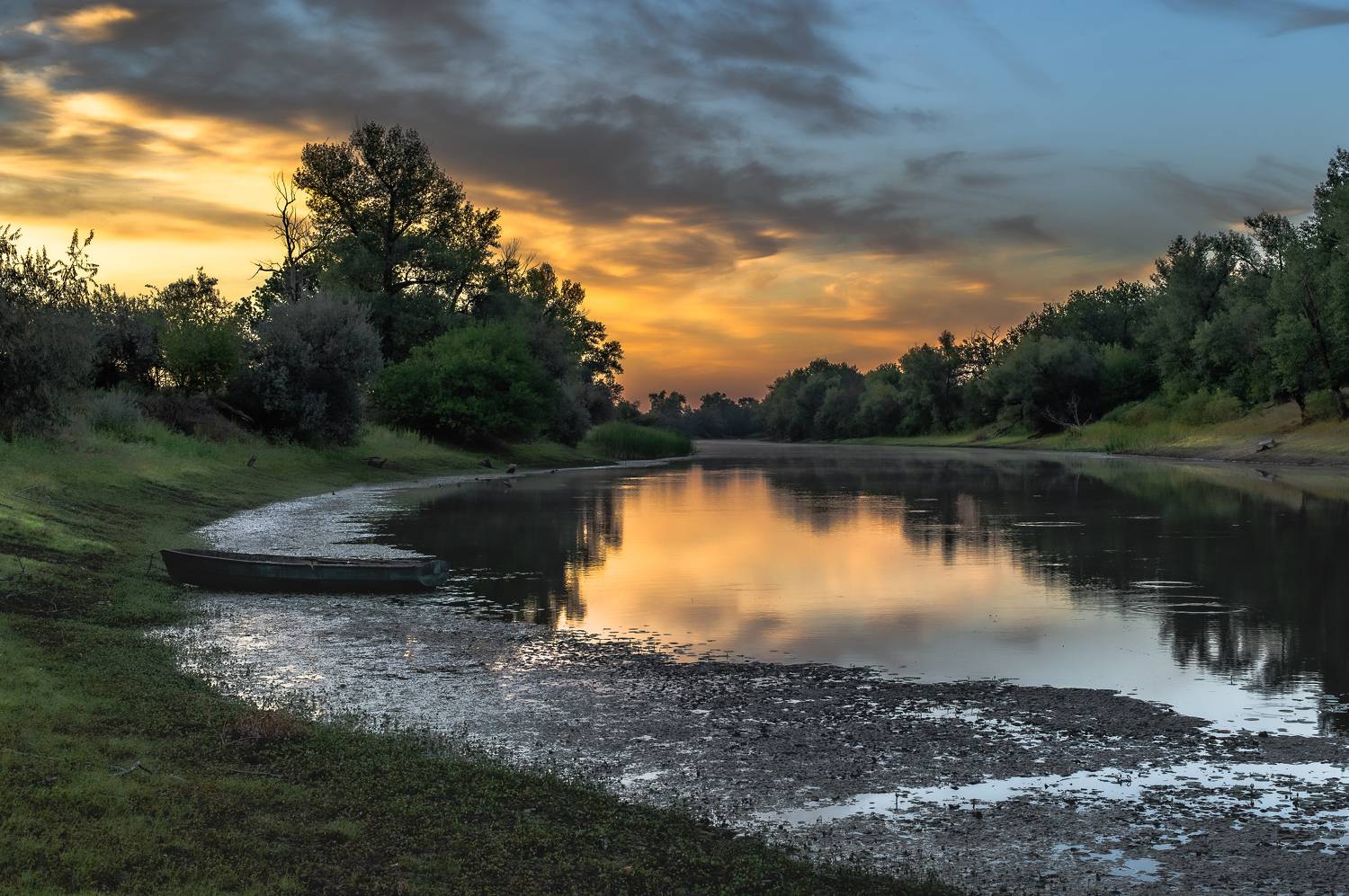 На озере. Автор: Vasilev Roman пейзаж,рассвет,озеро,облака, Vasilev Roman