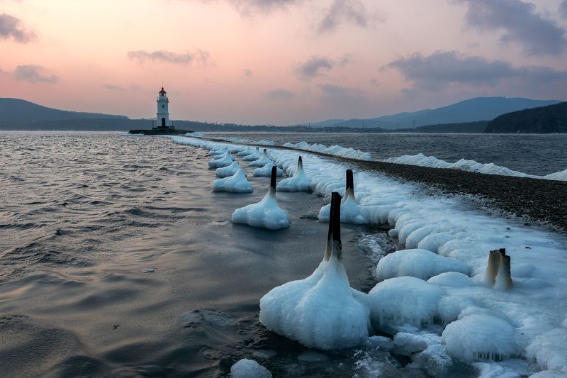 Приморье, Владивосток, Приморский край, Японское море, маяк, Токаревского, рассвет, зима Маяк Токаревскогоphoto preview