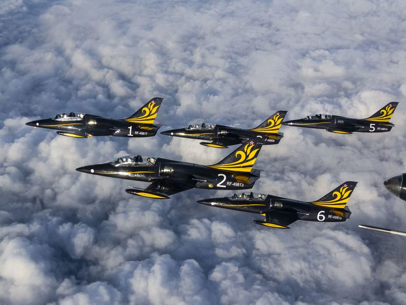 авиация самолет Air to Air Пилотажная группа Русь. Летим по спинам облаков!photo preview