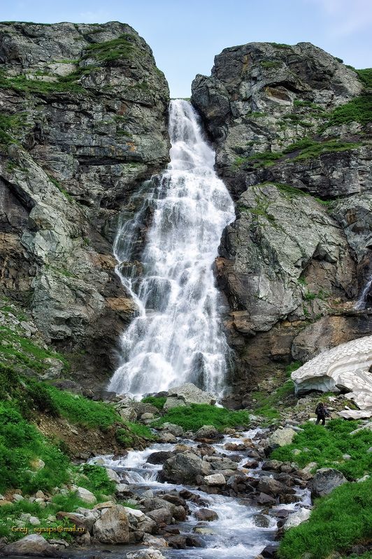 имеретинка водопад река скалы горы Муравей у ручьяphoto preview