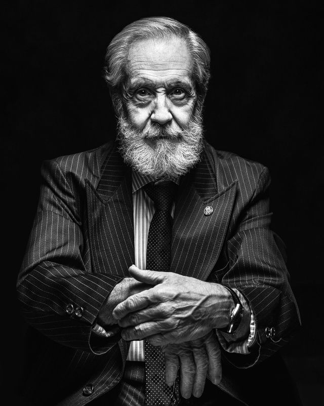 чб, черно белое, портрет, студия, пожилой человек, костюм GrandPaphoto preview
