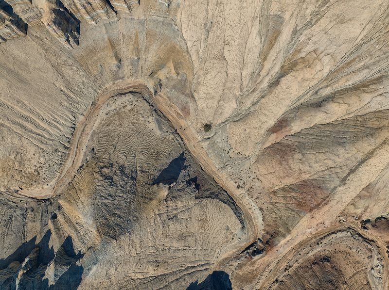 горы, горы Актау, национальный парк, Алтын Эмель Взгляд орла или под крылом неба в горах Актауphoto preview