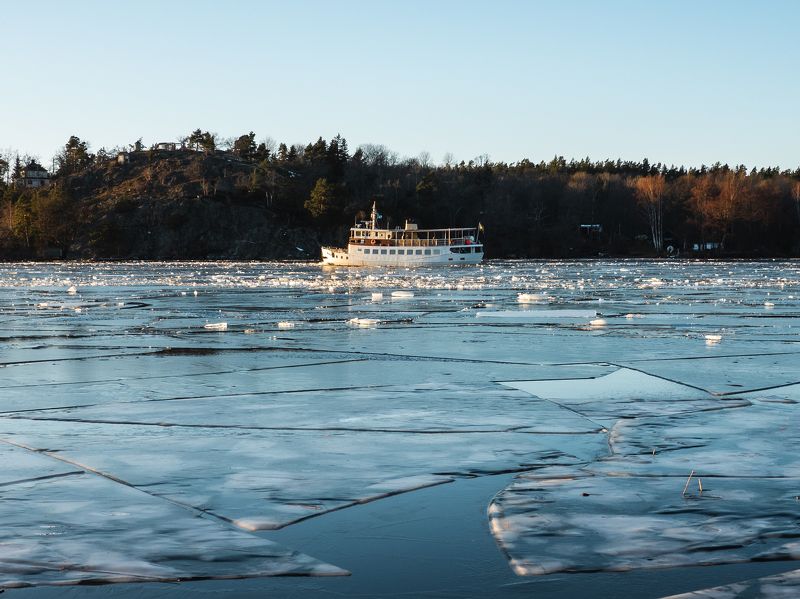 паром, лед, весна, льдины Сквозь льдиныphoto preview