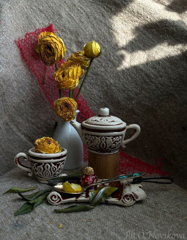 чай остыл, завяли розы...photo preview