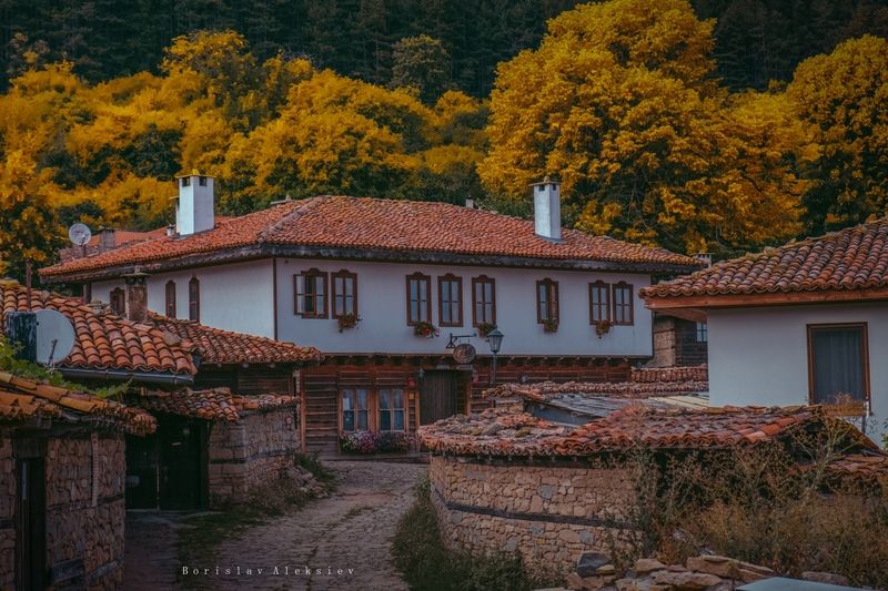 zheravna,bulgaria,travel,nature,house,light,history,green,orange,blue, Жеравна - Zheravnaphoto preview