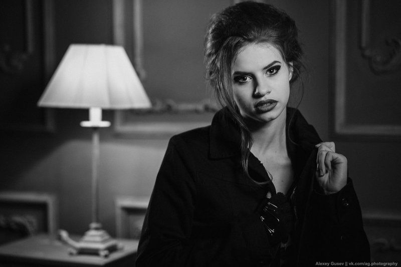 girl,beauty,lamp,room,nigt,dark,noir,coat In a cold cold nightphoto preview