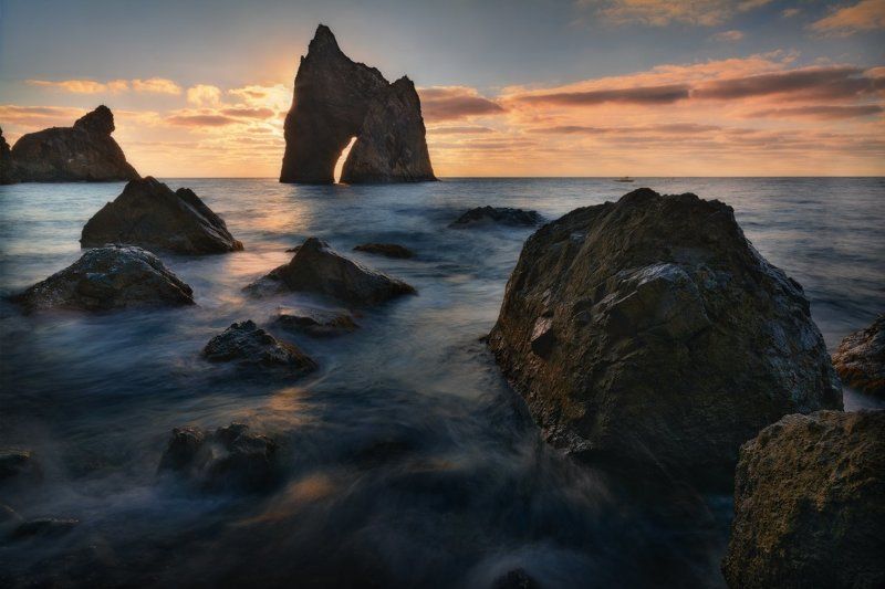 Волны, Золотые ворота, Камни, Кара-даг, Крым, Море, Рассвет, Скалы, Утро, Черное море Море, море - мир бездонный, Пенный шелест волн прибрежных..........photo preview