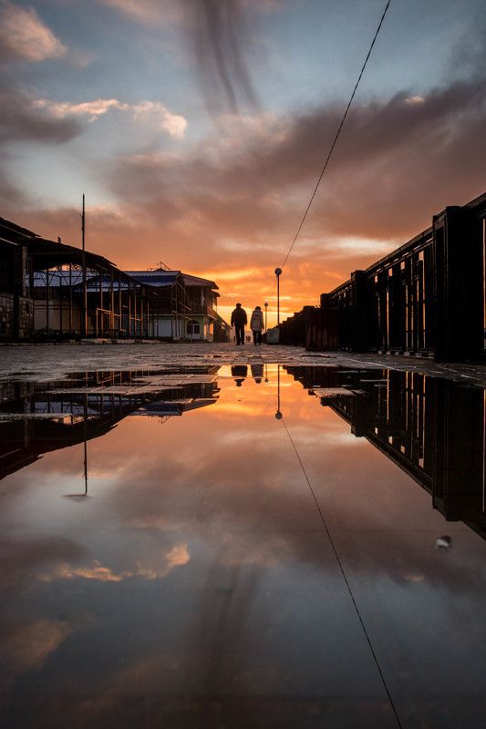 Вечер, Вода, Закат, Краски, Лужа, Отражение, Улица, Фото вдвоем меж двух мировphoto preview