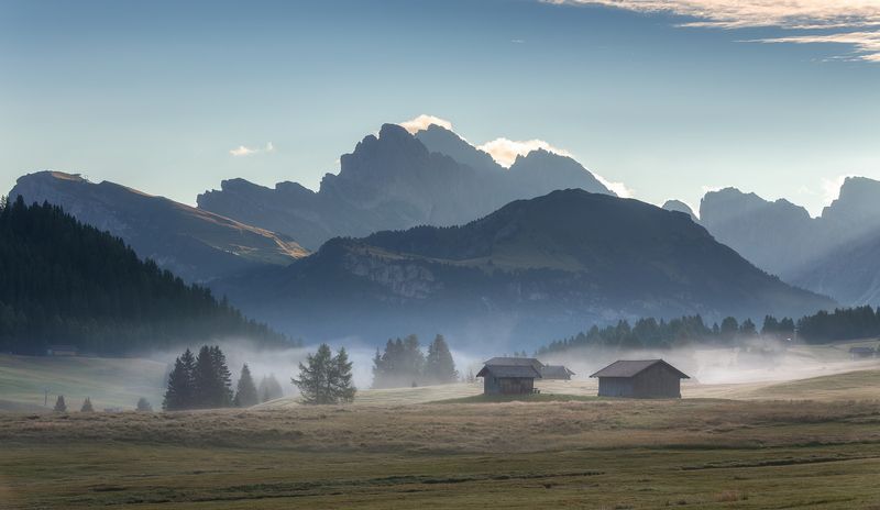 Alpe di Siusi, Dolomites, South Tyrol, mountains В ожидании солнцаphoto preview