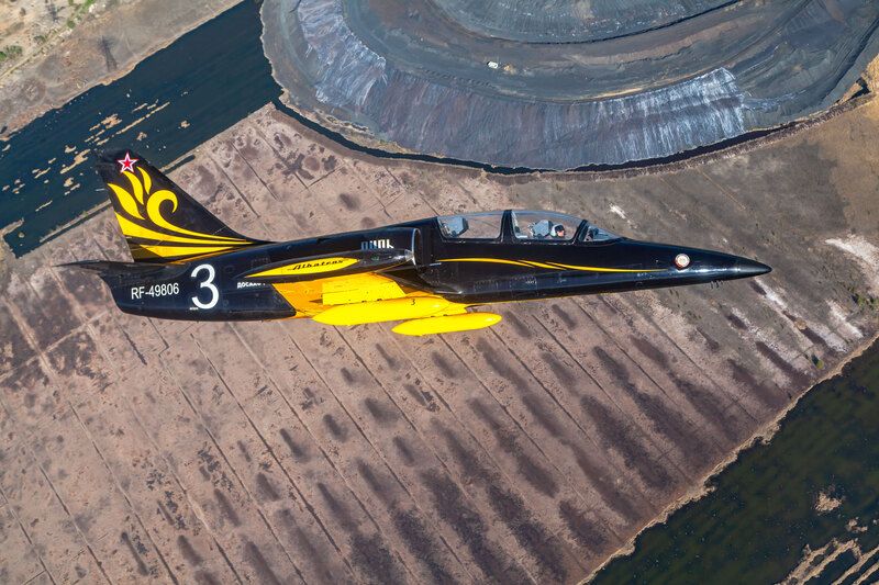 Авиация, пилотажная группа Русь, Air to Air, Л-39 Альбатрос, Над лунным пейзажем Уралаphoto preview