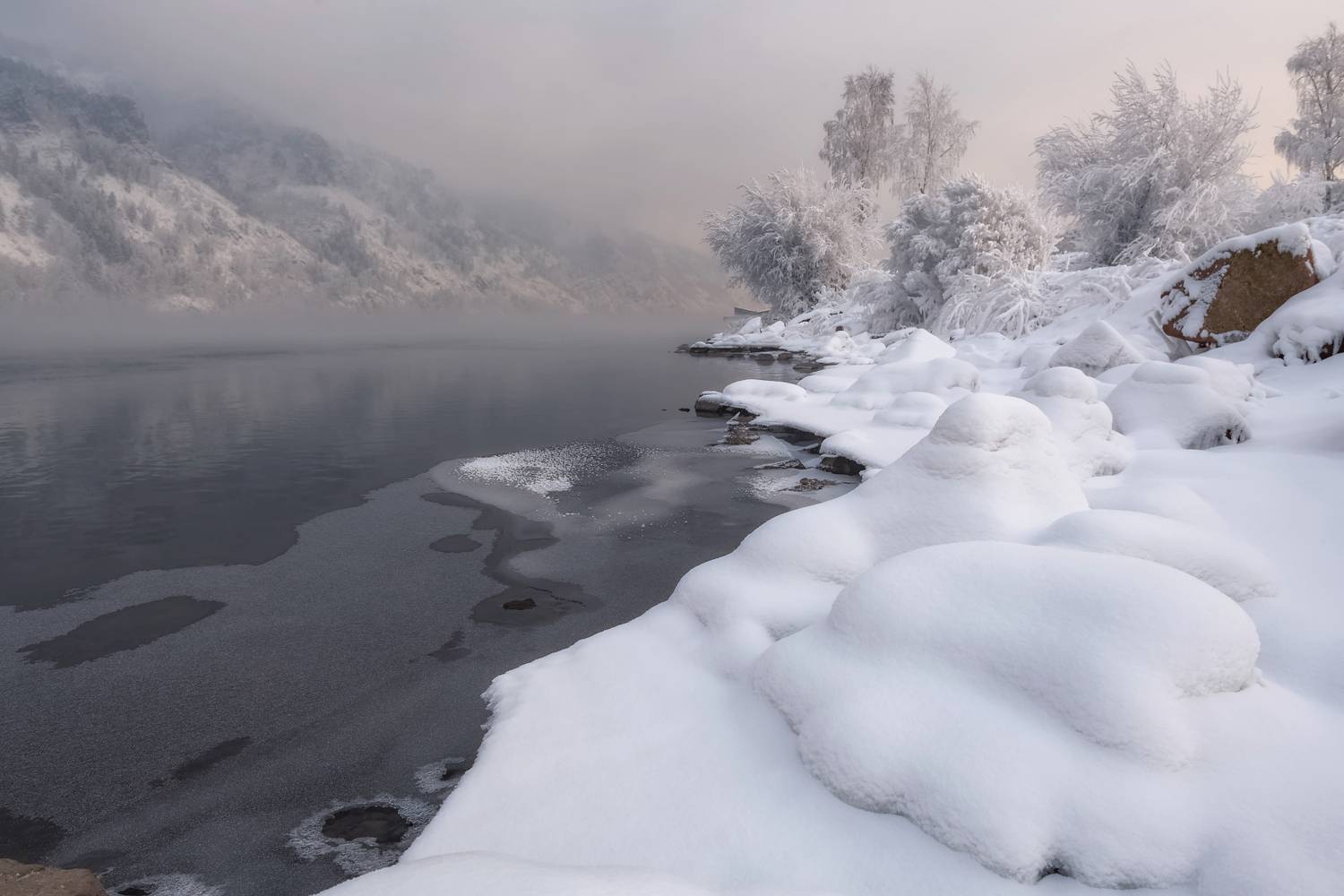 Зимний берег реки. Автор: Фомина Марина зима, сибирь, мороз, енисей,берег, камни, Фомина Марина