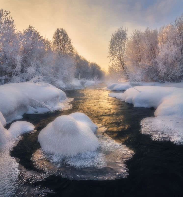 Морозная атмосфера на рекеphoto preview