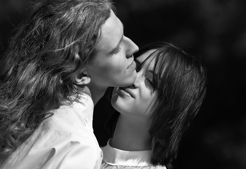 чб фото, двое, уличный портрет, городские картинки Двоеphoto preview