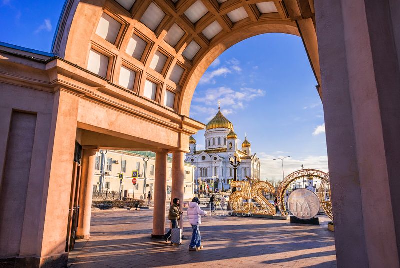 москва, кропоткинская, храм христа спасителя Метро Кропоткинская и Храм Христа Спасителяphoto preview