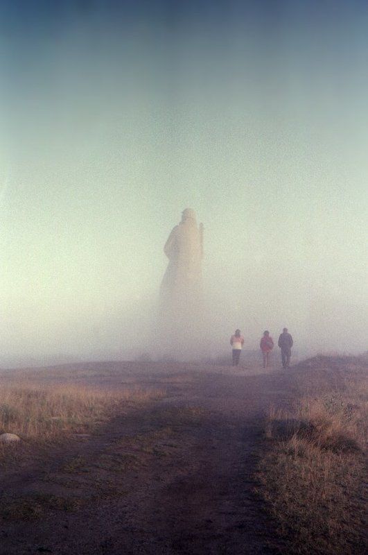 Мурманск, Алёша, памятник, утро, туман, трое, дорога, осень Три к одному...photo preview