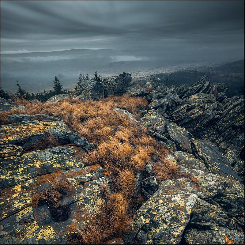 камни, осень, трава, тучи, урал Урал-суровый крайphoto preview