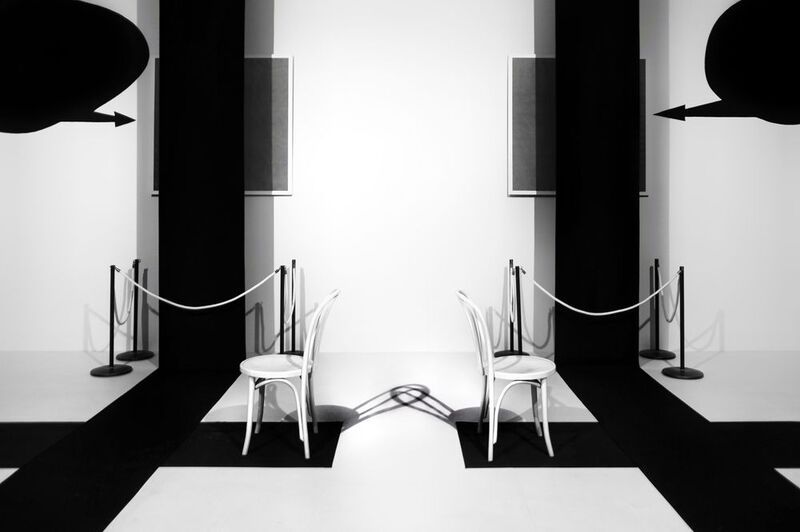 стулья, тени, соприкосновение Остались ли точки соприкосновения?photo preview