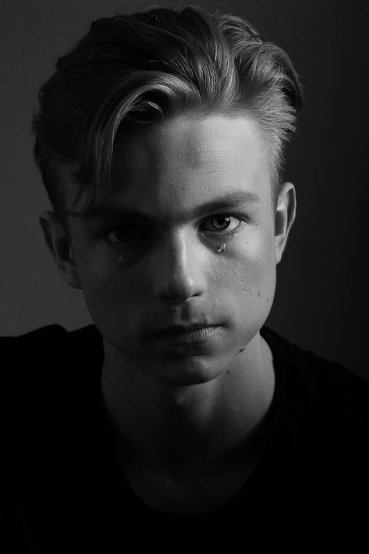 мужчина, портрет, чб, слезы, плачет, серия, глаза Актерphoto preview