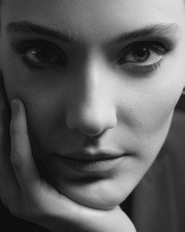 girl portrait model bw  zuzannaphoto preview