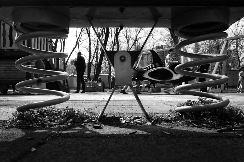 качели, город, геометрия Крест или толчок в будущееphoto preview