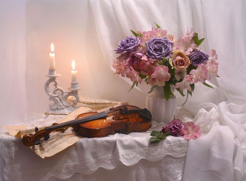 still life, натюрморт, фото натюрморт, зима, январь,   свечи, подсвечник, настроение, скрипка, ноты, цветы, розы, альстромерия Звучала скрипка трепетно и нежно...photo preview