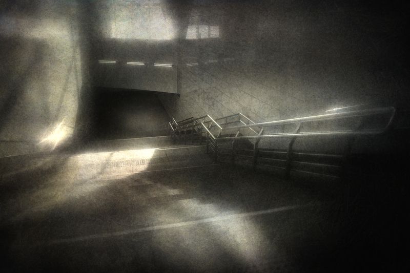 город, метро, чб Из недр городских на свет.photo preview