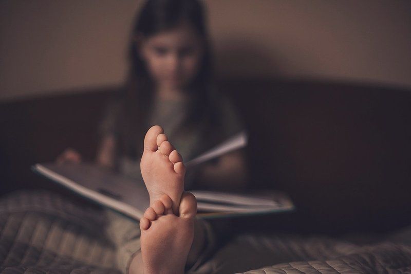 девочка, портрет, книга Книгаphoto preview