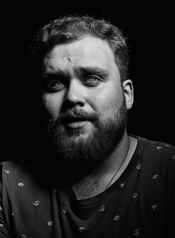 мужчина, портрет, чб, слезы, плачет, серия, глаза Певецphoto preview