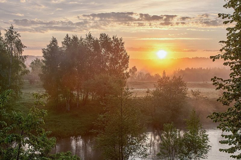 природа, пейзаж, весна, лето, лес, река, отражение, солнце, облака, туман, дымка Восход за рекойphoto preview