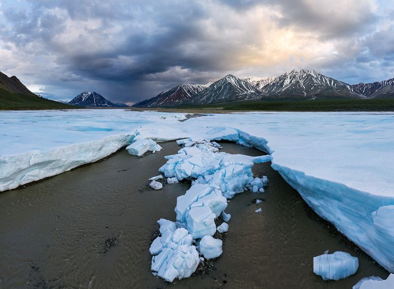 якутия Весна в горах Сунтар-Хаятаphoto preview