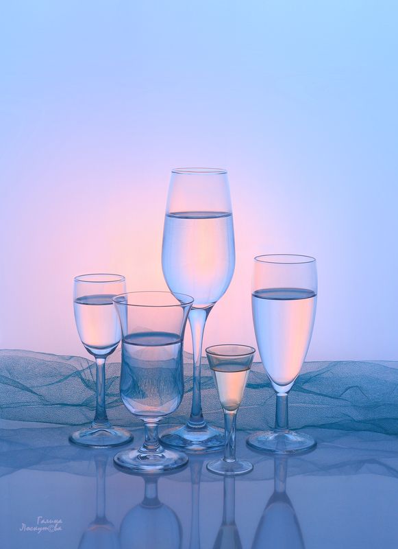 стекло, фужеры, бокалы, сетка, переотражения Тонкое стеклоphoto preview