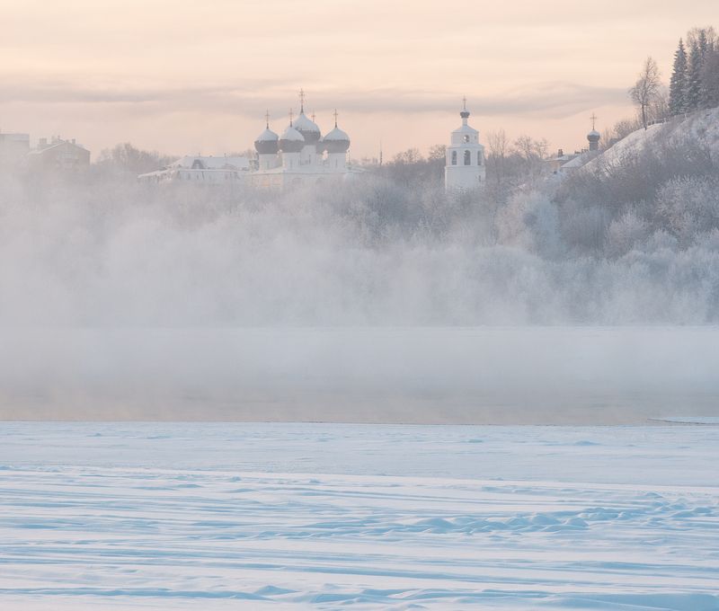 Трифонов монастырь в морозном тумане photo preview