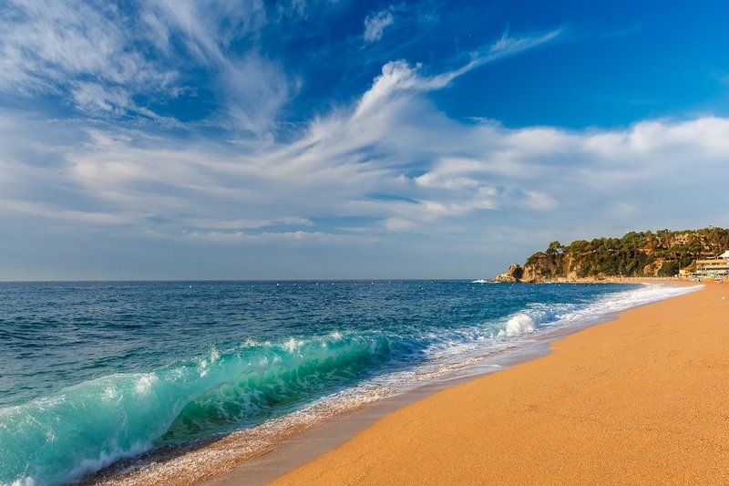 Пляж, море, волна, утро, Ллорет де Мар, Каталония, Испания Утренняя волнаphoto preview