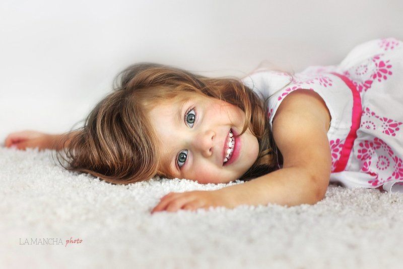 девочка смеется , улыбка, глаза  Радостьphoto preview