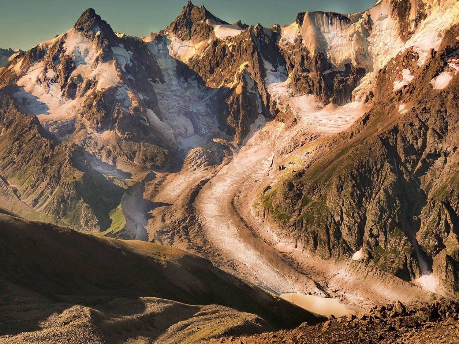 Затерялся в горах ледник. Автор: Валерий Козуб кавказ, рассвет, Валерий Козуб