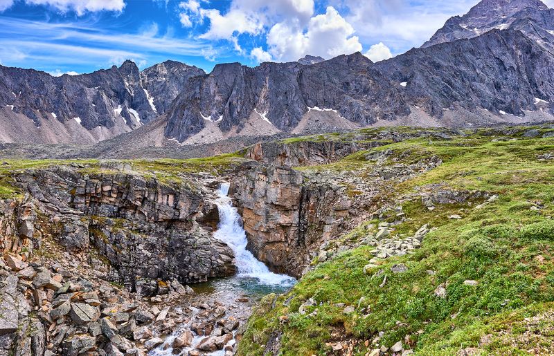 Водопад в горной тундреphoto preview