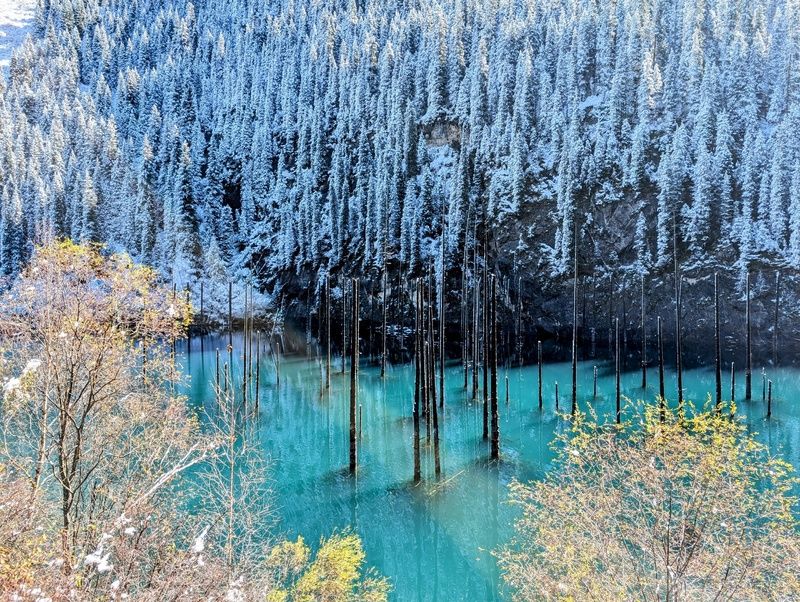 озеро каинды казахстан Озеро Каинды осенним утром Казахстанphoto preview